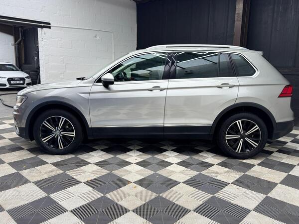 Volkswagen Tiguan view 4