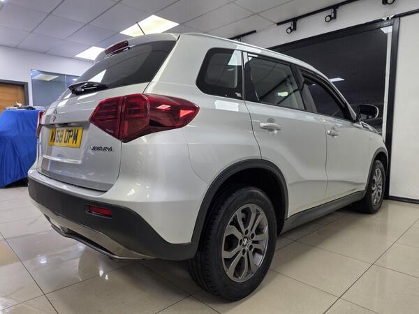 Suzuki Vitara view 3