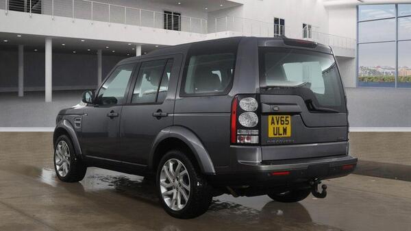 Land Rover Discovery view 6