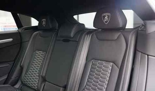 Lamborghini Urus view 5