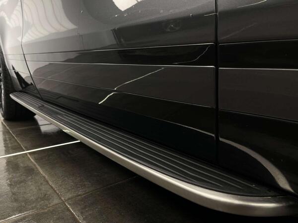 Land Rover Range Rover Velar view 7