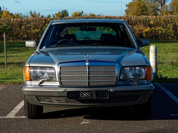 Mercedes-Benz 500 view 3