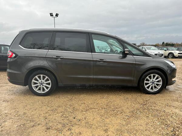 Ford Galaxy view 5