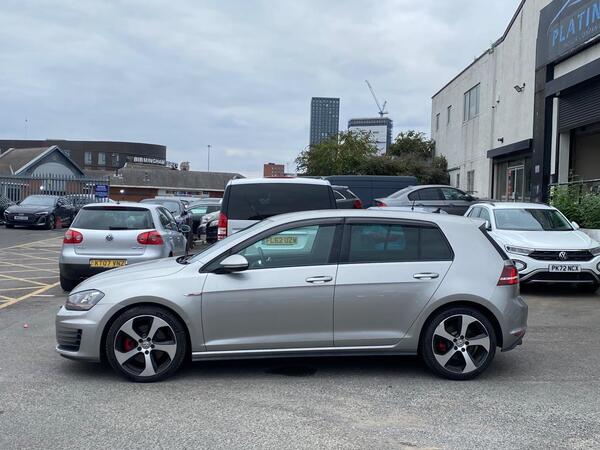 Volkswagen Golf view 3