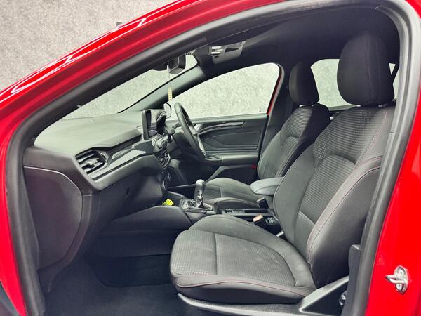 Ford Focus view 3