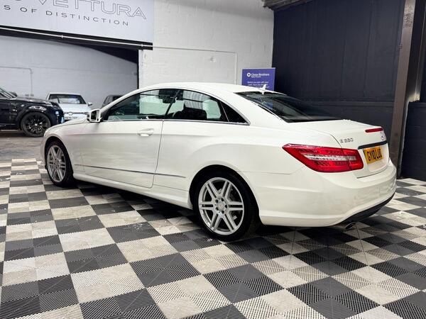 Mercedes-Benz E Class view 4