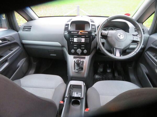 Vauxhall Zafira view 5