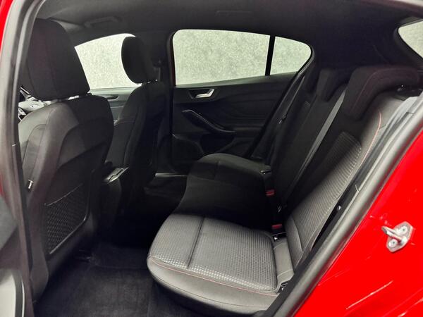 Ford Focus view 7
