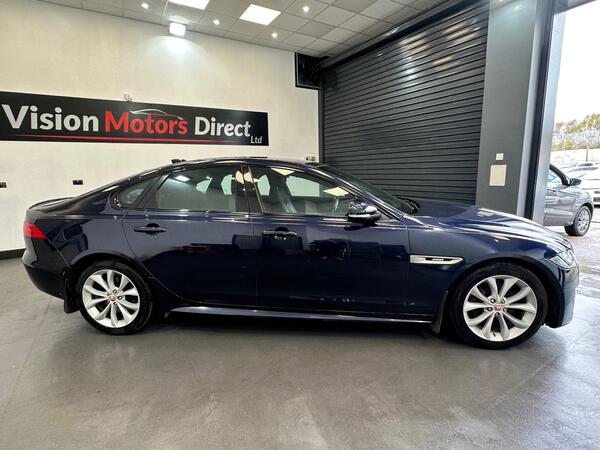 Jaguar XF view 3