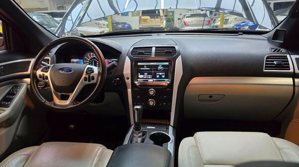 Ford Explorer view 5