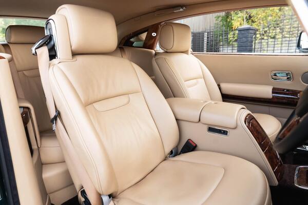 Rolls-Royce Phantom view 2
