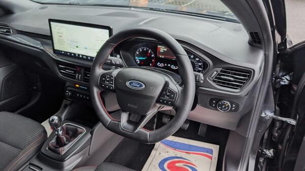 Ford Focus view 3