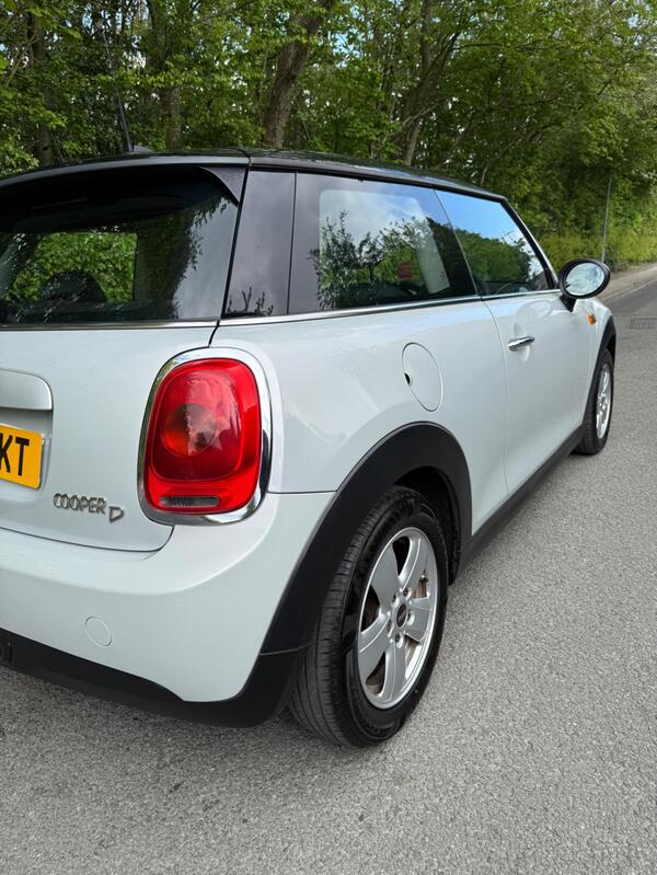 2014 MINI Hatch 1.5 Cooper D Euro 6 (s/s) 3dr
