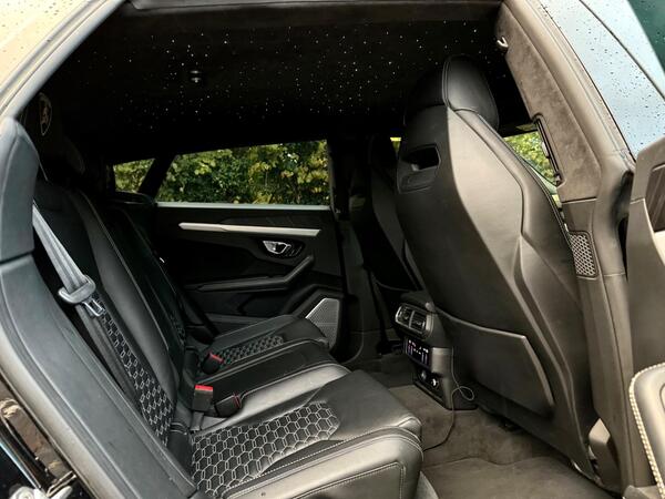 Lamborghini Urus view 6