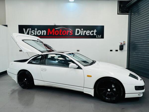 Nissan 300 ZX view 3