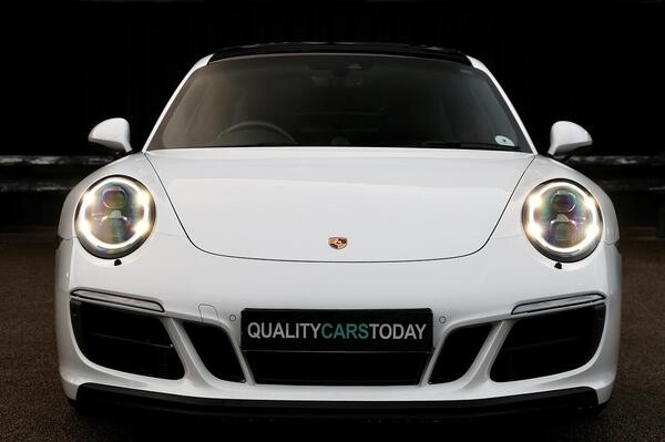 Porsche 911 view 4