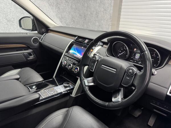Land Rover Discovery view 2