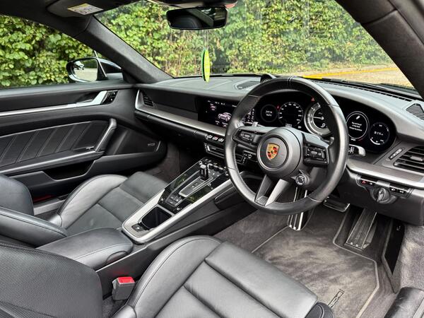 Porsche 911 view 4