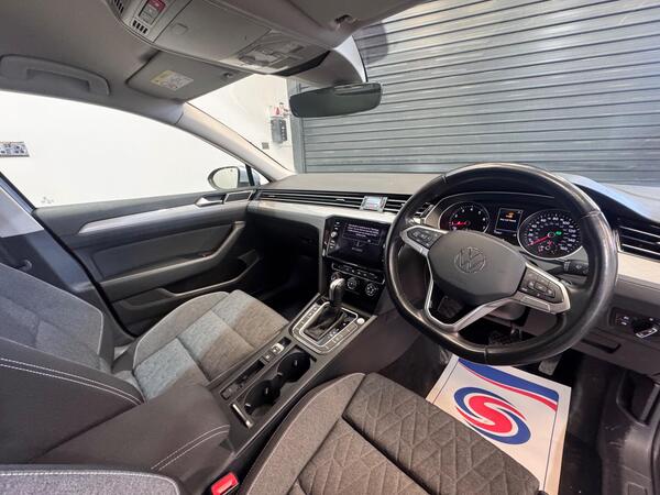 Volkswagen Passat view 7