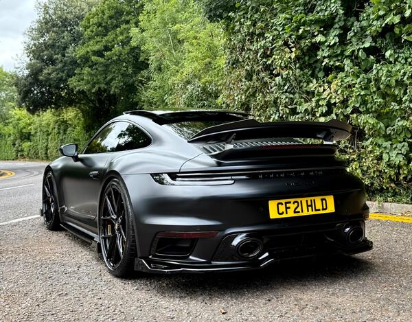 Porsche 911 view 7