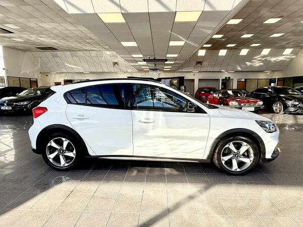 Ford Focus view 2