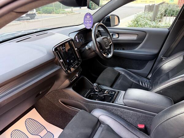 2020 Volvo XC40 2.0 B4 MHEV R-Design Pro Auto Euro 6 (s/s) 5dr