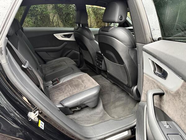 Audi Q8 view 6