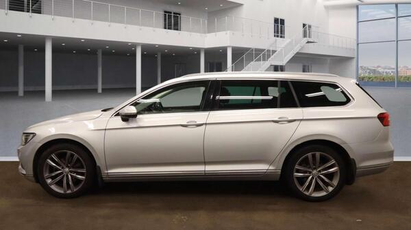 Volkswagen Passat view 6