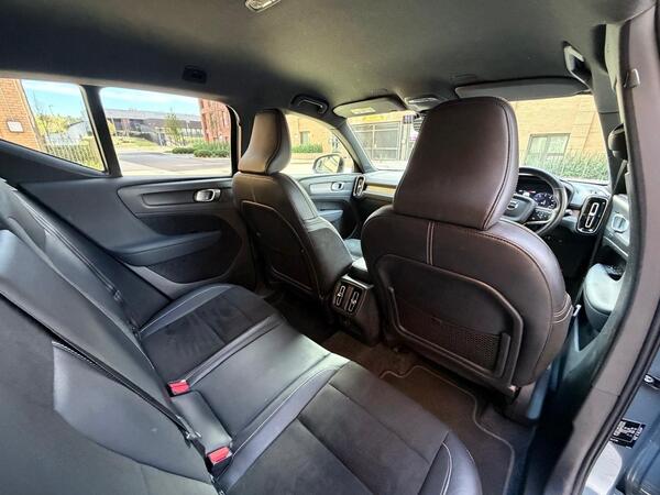 2020 Volvo XC40 2.0 B4 MHEV R-Design Pro Auto Euro 6 (s/s) 5dr