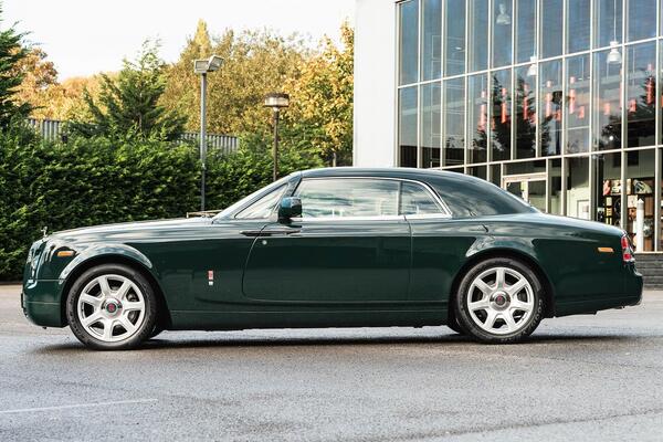 Rolls-Royce Phantom view 7