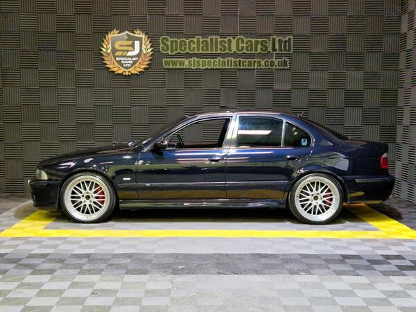 BMW M5 view 3