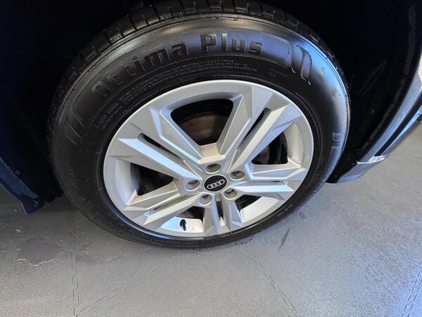 Audi Q2 view 5