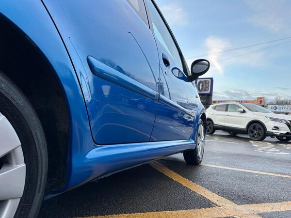Toyota Aygo view 3