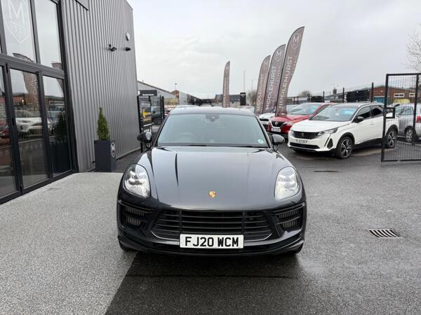 Porsche Macan view 4