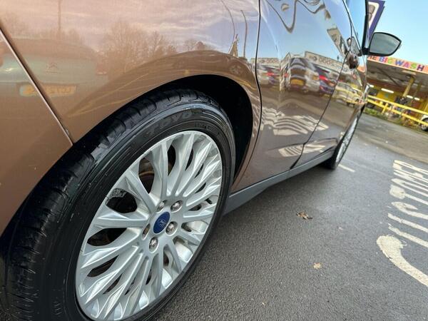 Ford C-Max view 5