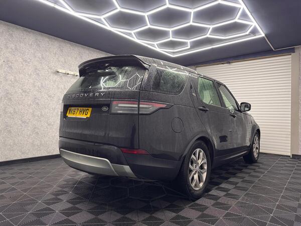 Land Rover Discovery view 4
