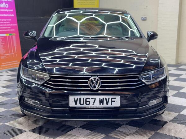 Volkswagen Passat view 3