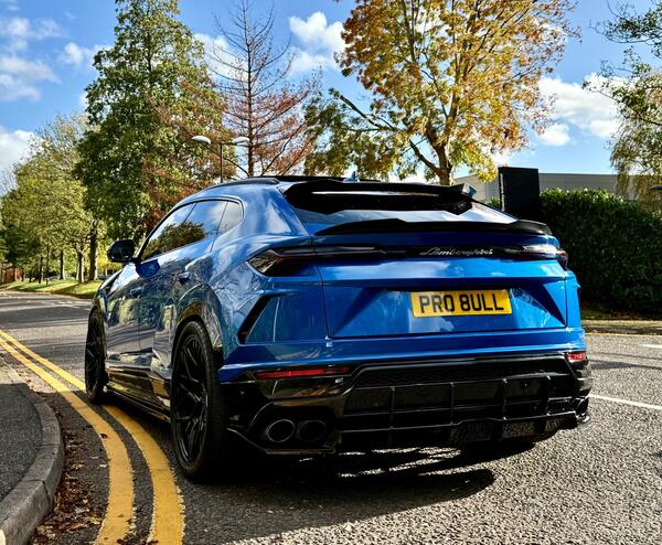 Lamborghini Urus view 7