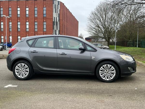Vauxhall Astra view 5
