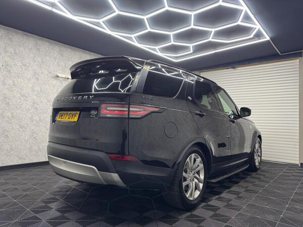 Land Rover Discovery view 4