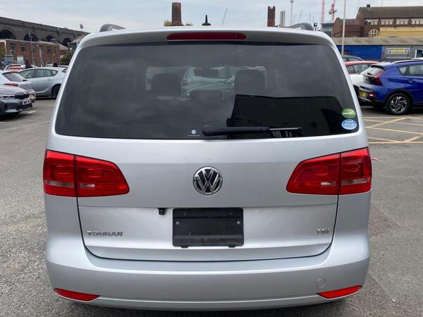 Volkswagen Touran view 5