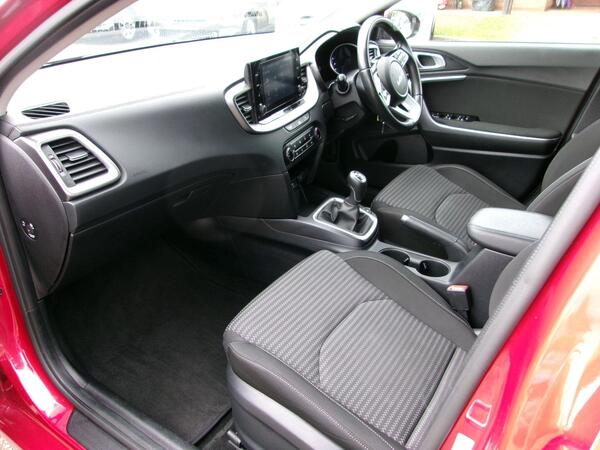 2024 Kia Ceed 1.5 T-GDi 2 Euro 6 (s/s) 5dr Non-ADAP
