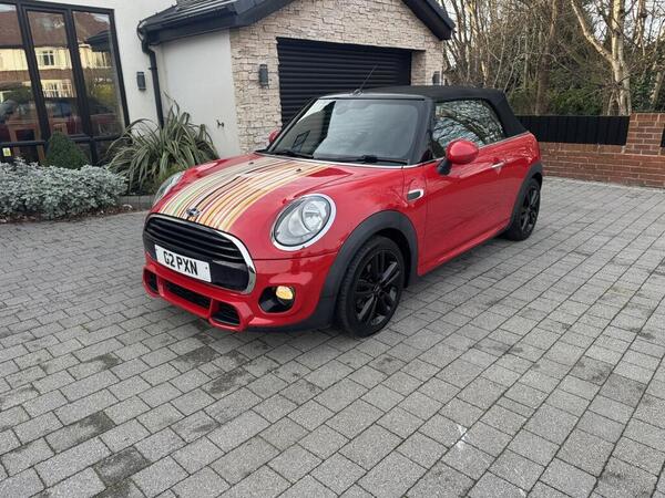 Mini Convertible view 3
