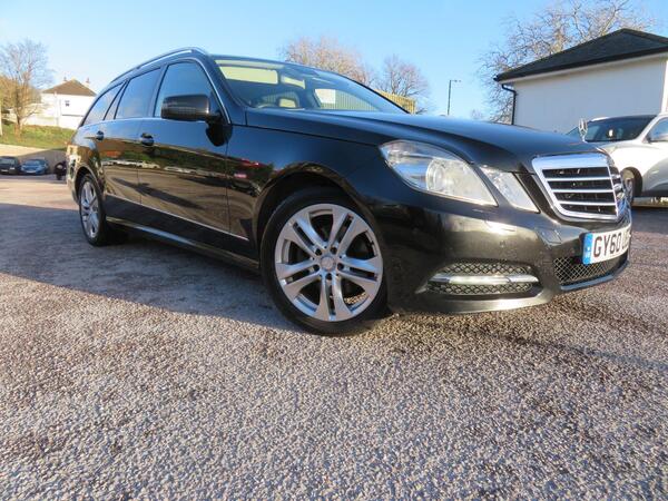 Mercedes-Benz E Class view 3