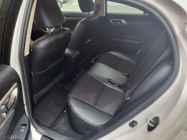 Lexus CT view 5