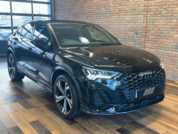 Audi Q3 view 5