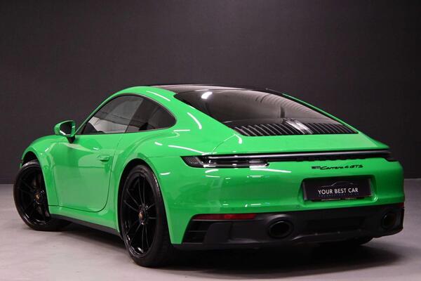 Porsche 911 view 6
