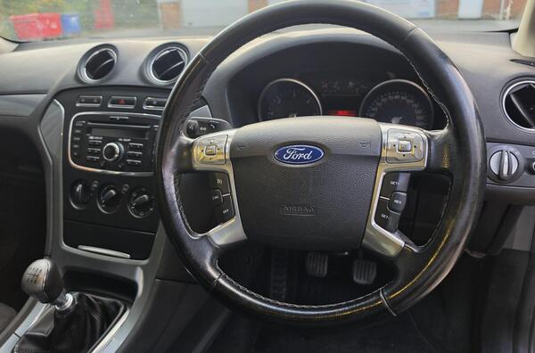 2013 Ford Mondeo 1.6 TDCi ECOnetic Edge Euro 5 (s/s) 5dr