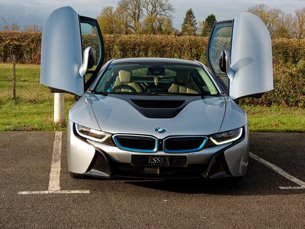 BMW I8 view 4