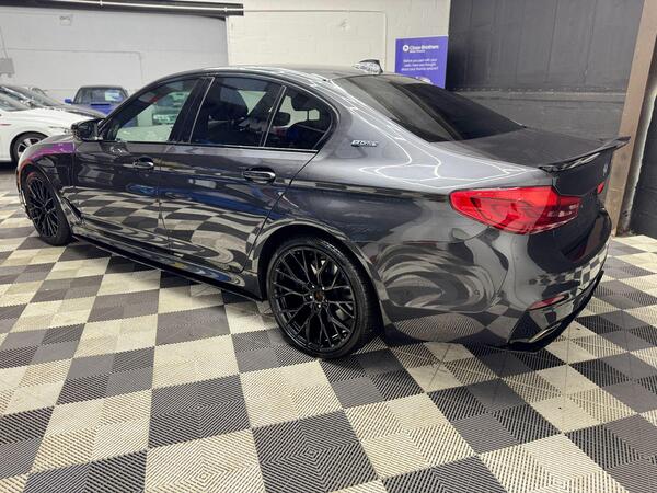 BMW 5 Series view 4